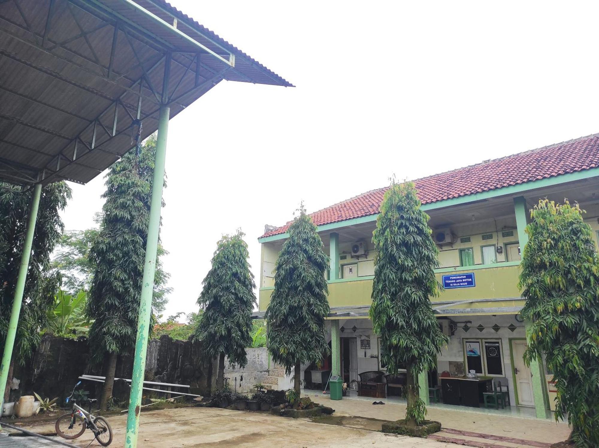 Oyo 90333 Wisma Tenang Jaya Syariah マジャレンカ エクステリア 写真