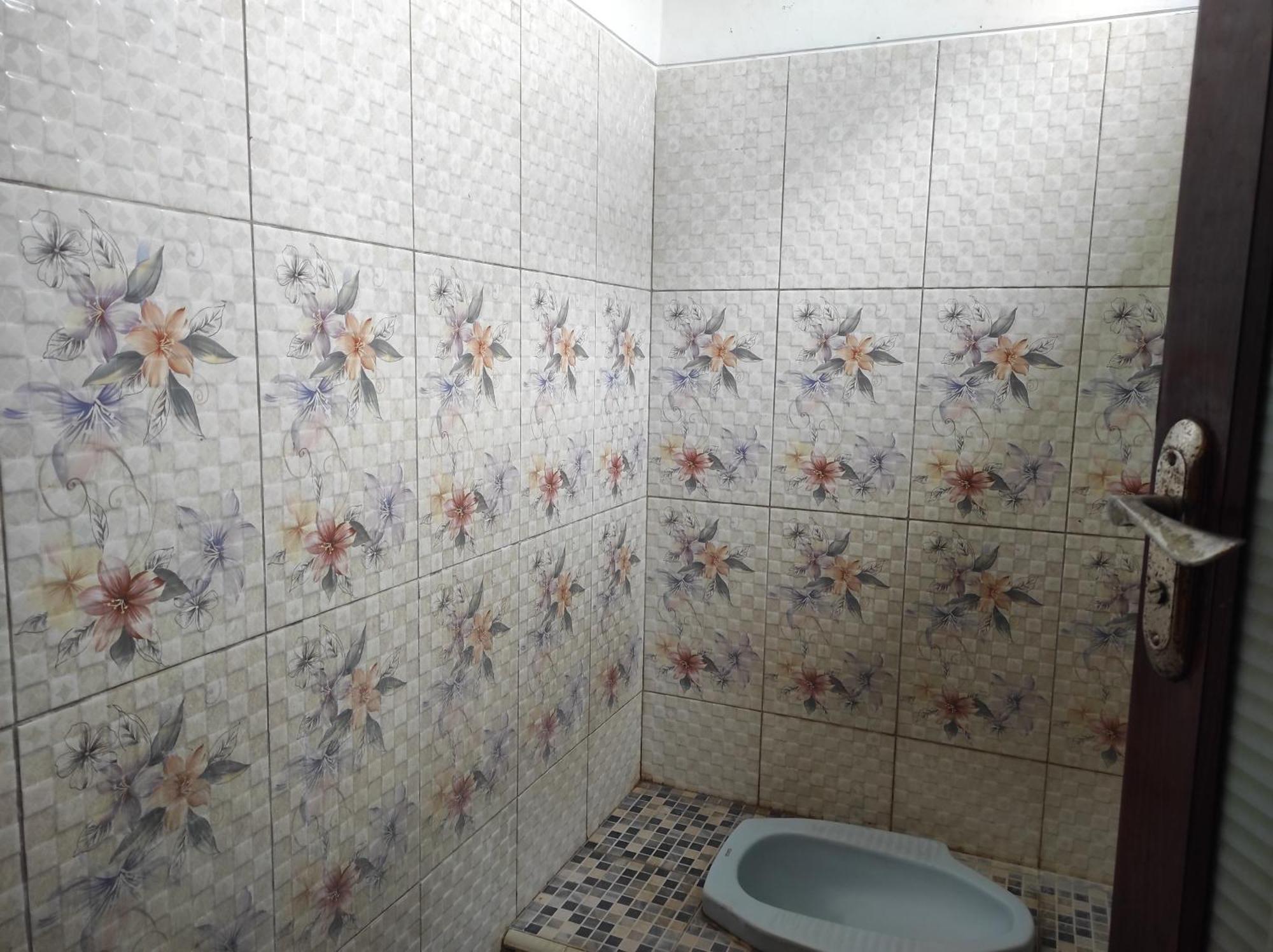Oyo 90333 Wisma Tenang Jaya Syariah マジャレンカ エクステリア 写真