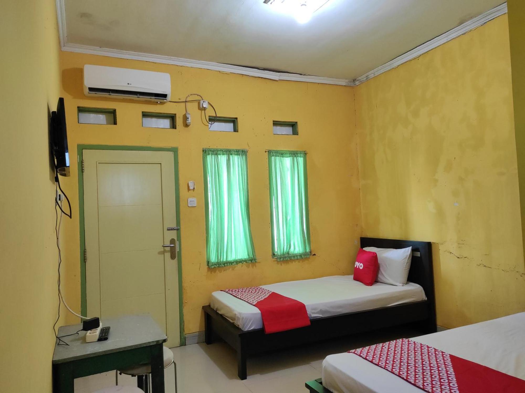 Oyo 90333 Wisma Tenang Jaya Syariah マジャレンカ エクステリア 写真
