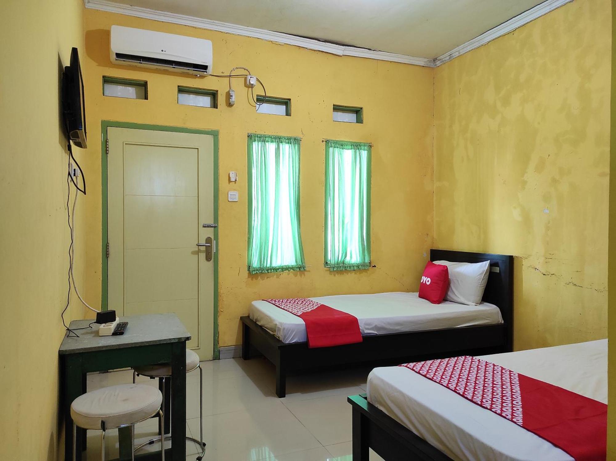 Oyo 90333 Wisma Tenang Jaya Syariah マジャレンカ エクステリア 写真